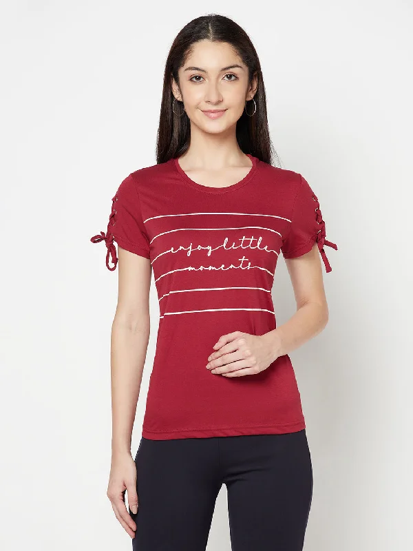 Graphic Print Women T Shirt for a Trendy StatementWomen's Casual Regular Short Sleeve Maroon Round neck Stripe with Typographic print T-Shirt