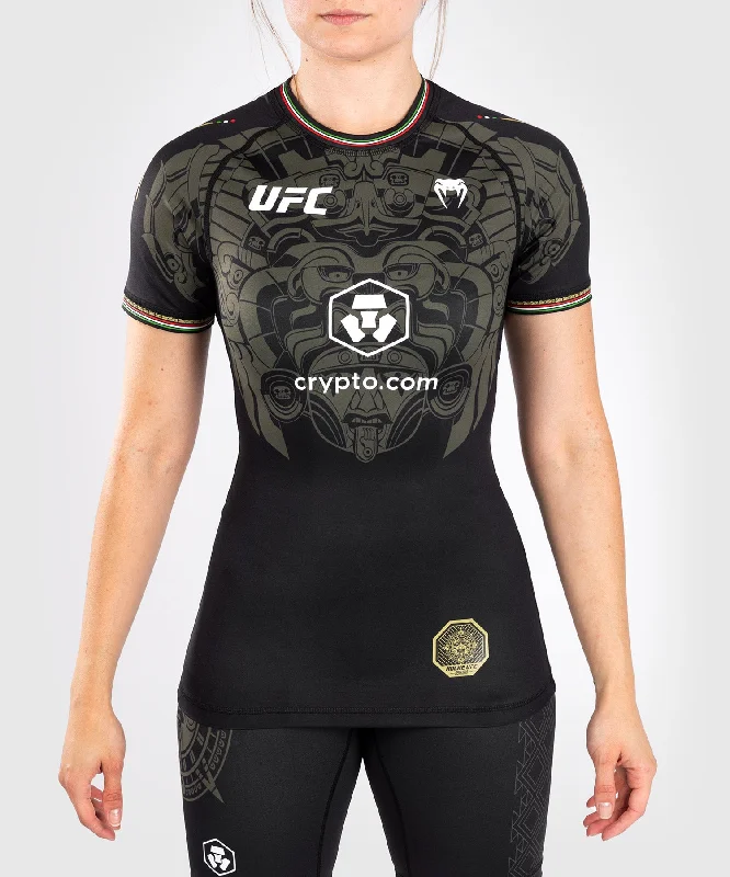 Pocketed Women T Shirt for Added FunctionalityNoche UFC By Venum Authentic Fight Night Women’s Performance Short Sleeve Rashguard - Black