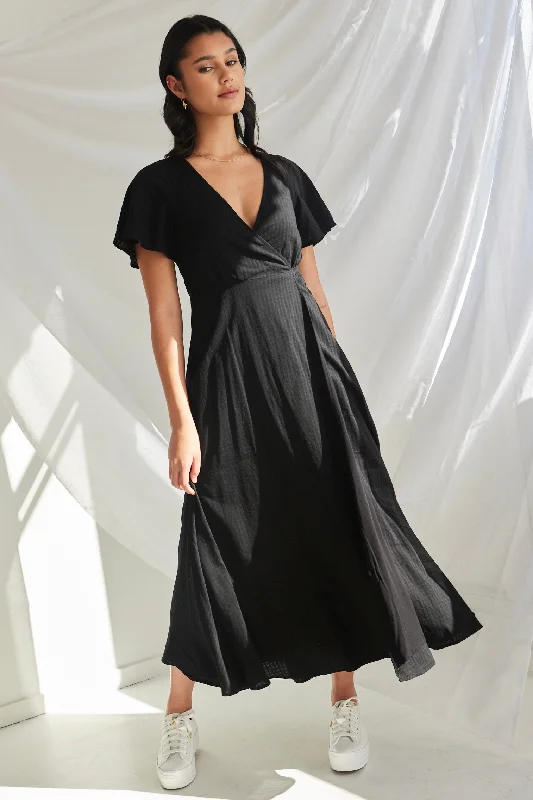 Long - Sleeve Women Dress in Velvet for a Luxurious Winter LookResonance Black Ss Wrap Maxi Dress