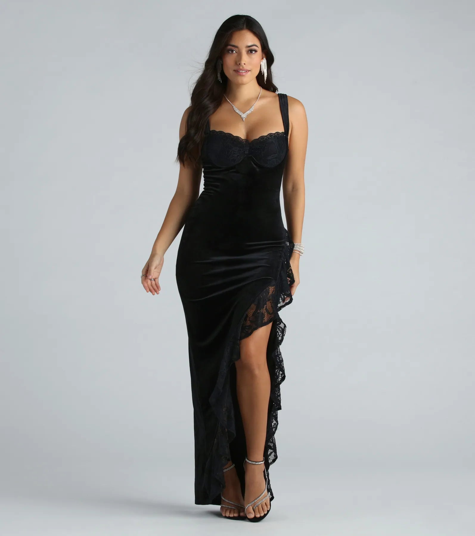 Maxi dresses with a halter neck for a stylish and sophisticated choiceCece Formal Velvet Lace Sweetheart Long Dress