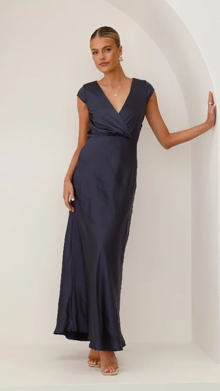 Maxi dresses with an asymmetric hem for a fashion - forward and eye - catching designSelma Maxi Dress - Navy