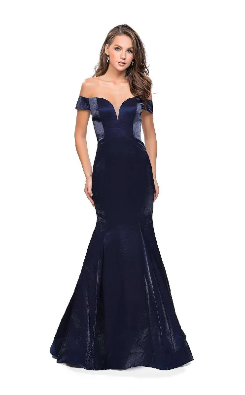 Formal dresses with empire waists and organza overlays for a feminine lookLa Femme 25764 Dress