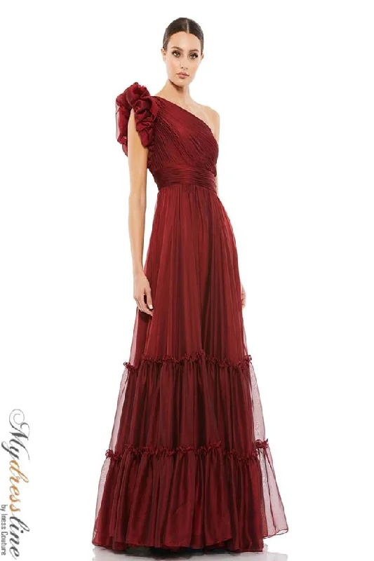 Long - sleeved formal dresses in velvet for a winter formal eventMac Duggal 67878